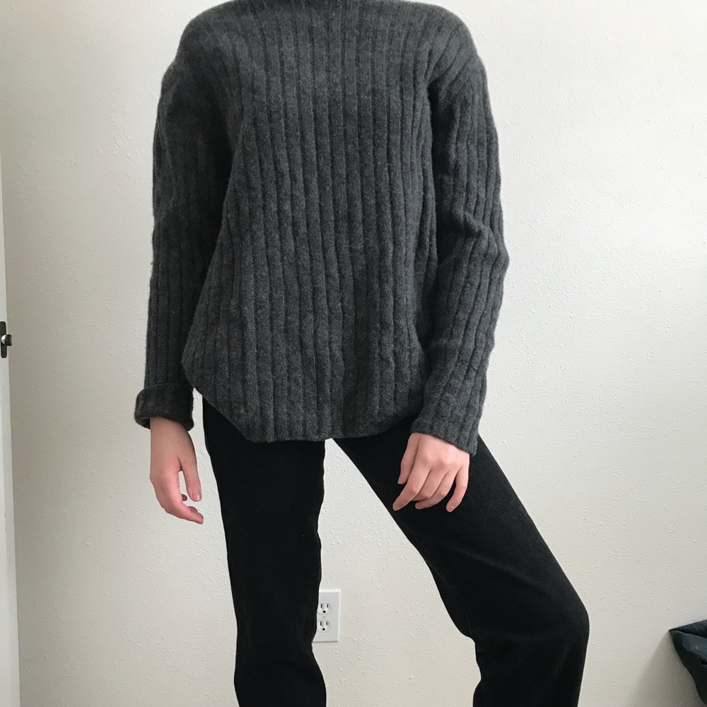 OVERSIZED SWEATER